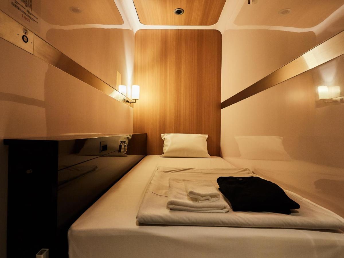 First Cabin Nishi Umeda Ōsaka Extérieur photo